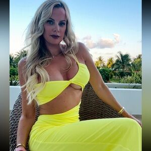 Vibrant Yellow Cutout meshki Dress